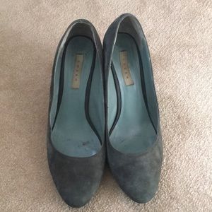 Logan - suede wedges